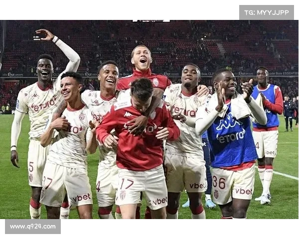 法甲历史荣耀与传奇揭秘 聚焦法甲奖杯背后的故事与辉煌时刻